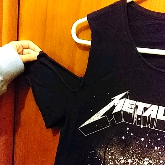 SOLD Cold shoulder Metallica tee - Picture 3 of 5